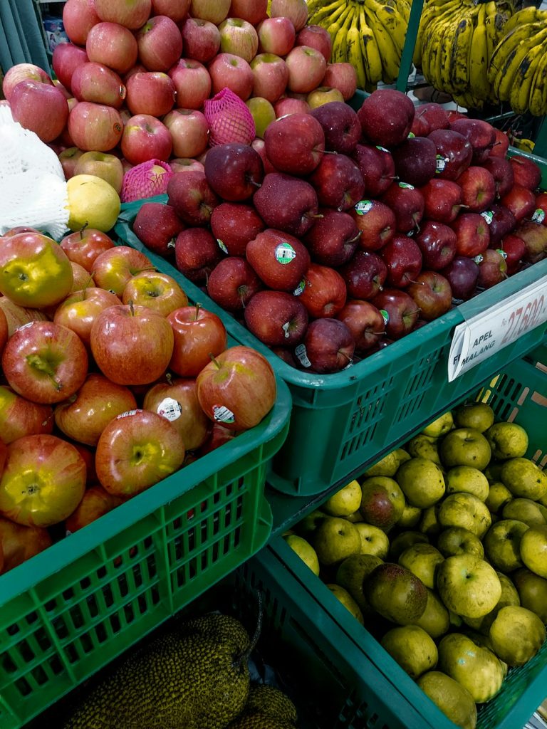 a-display-of-apples-pears-and-bananas-in-baskets-9mwbe0klb-e